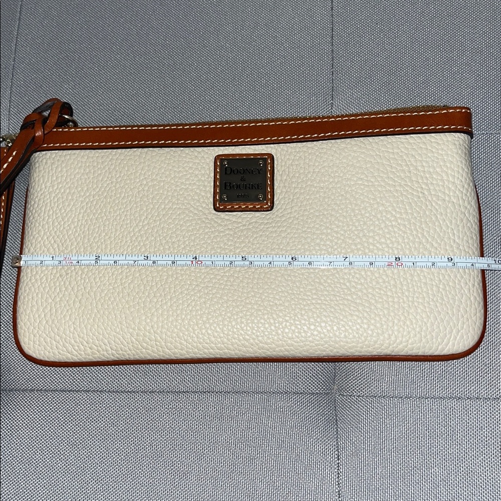 NWOT Dooney & Bourke Large Wristlet - Picture 6 of 8